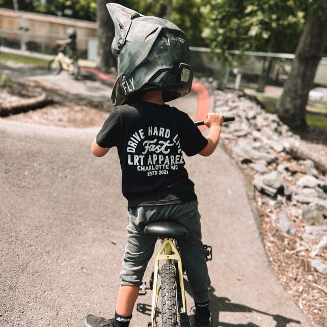 APEX LIVE FAST TEE - BLACK